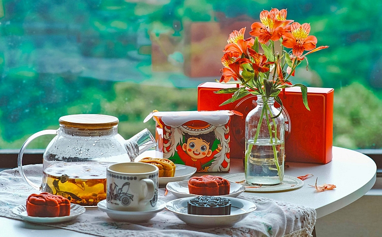 mooncakes in family and social gatherings