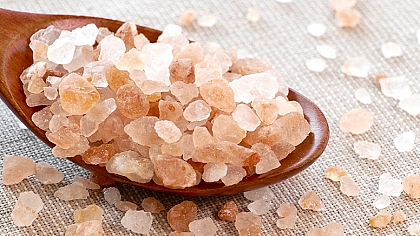 The Amazing Health Benefits of Himalayan Pink Salt & How to Use It